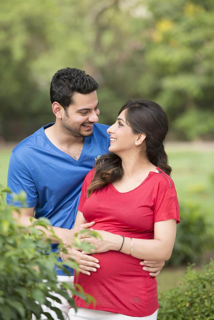 Maternity shoot pose for welcoming new born baby in Lodhi Road in Delhi  India, Maternity photo shoot done by parents for welcoming their child  Stock Photo - Alamy